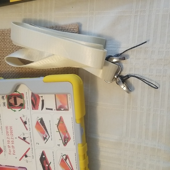 9th Gen iPad holder with strap - Picture 3 of 3